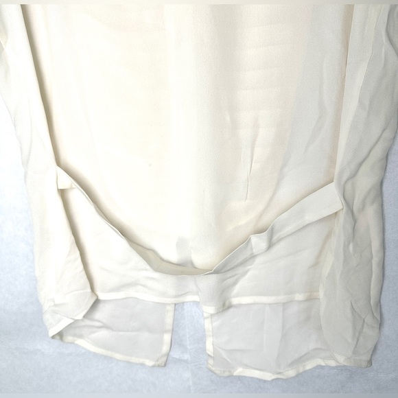 St John Women Size 10 Off White Silk Georgette Sleeveless Blouse Pleats - Picture 9 of 11